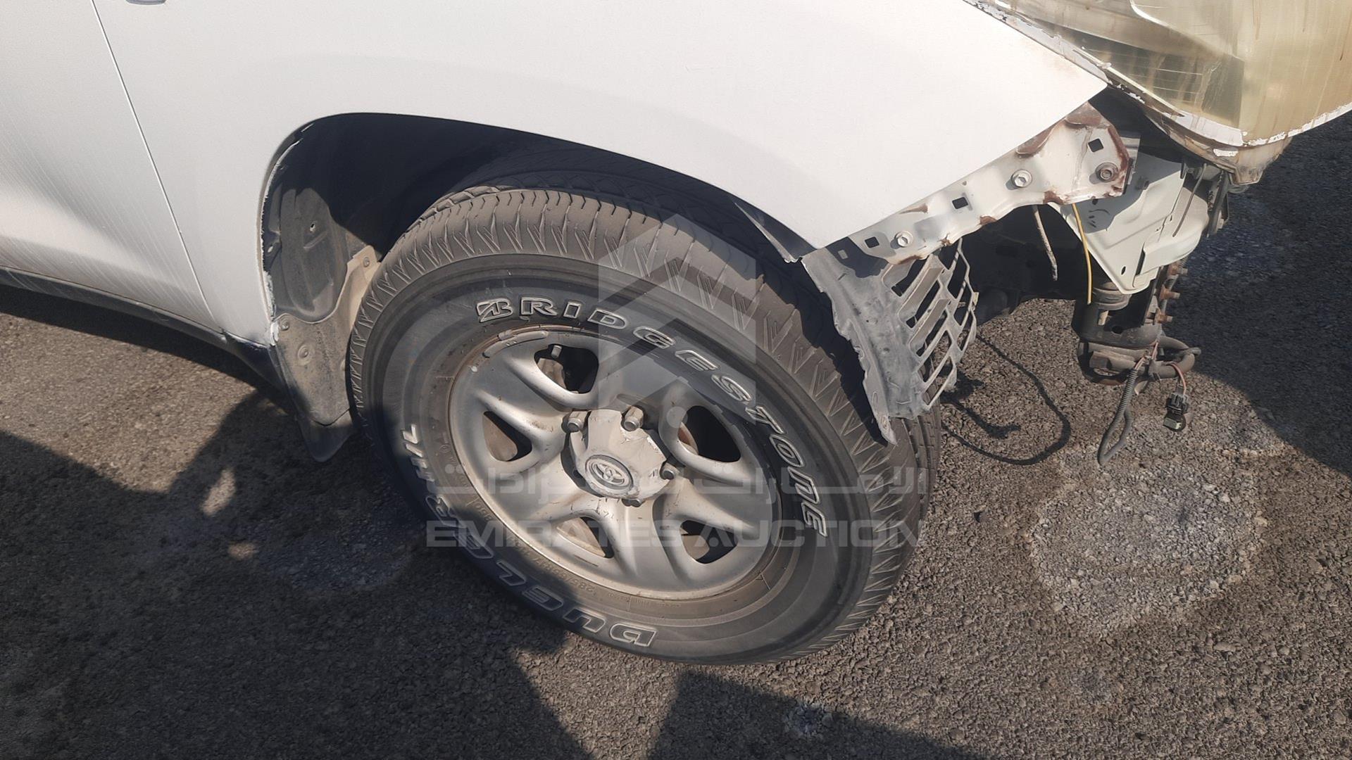 2011 TOYOTA LAND CRUISER VIN: JTMDU09J8B4032305