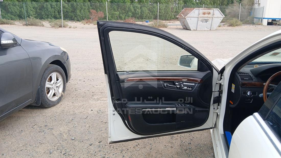 مرسيدس اس 550 2011 — الباب الأمامي الأيسر — صورة 11