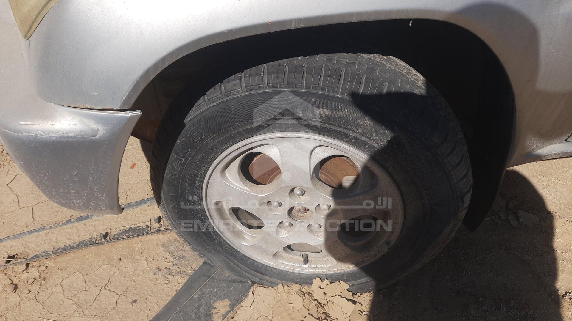 2002 MITSUBISHI PAJERO VIN: JMYLRH77W2Z701065