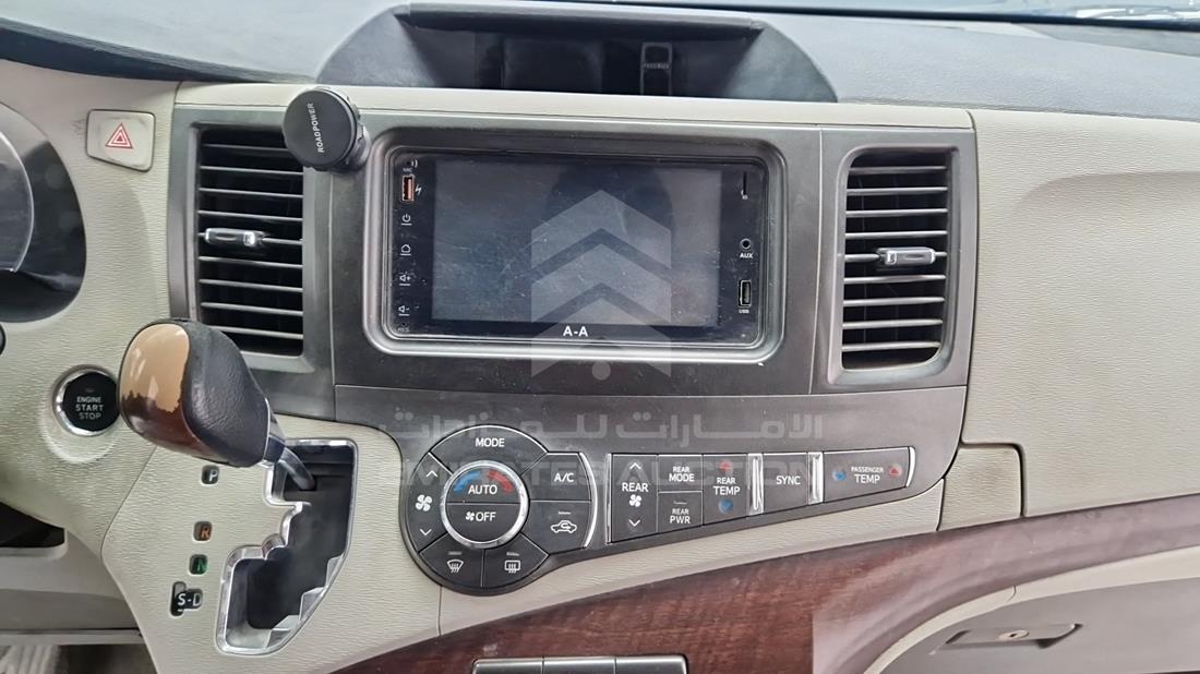 2012 Toyota Sienna — Entertainment Systems & Camera Monitor & Navigation — Photo 19