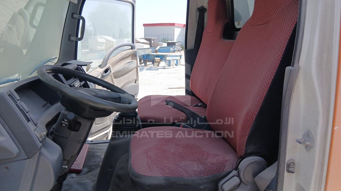 اسوزو ان ام ار 2014 — زاوية السائق الأمامية اليسرى — صورة 12