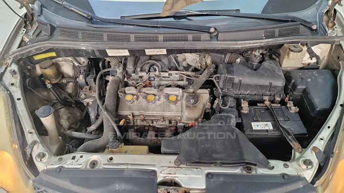 2004 Toyota Sienna — Engine Bay — Photo 41