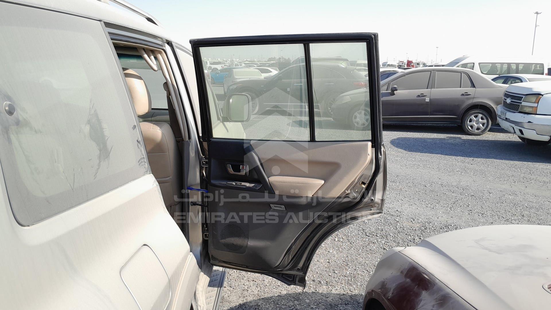 2004 MITSUBISHI PAJERO VIN: JMYLRV73W4J704652