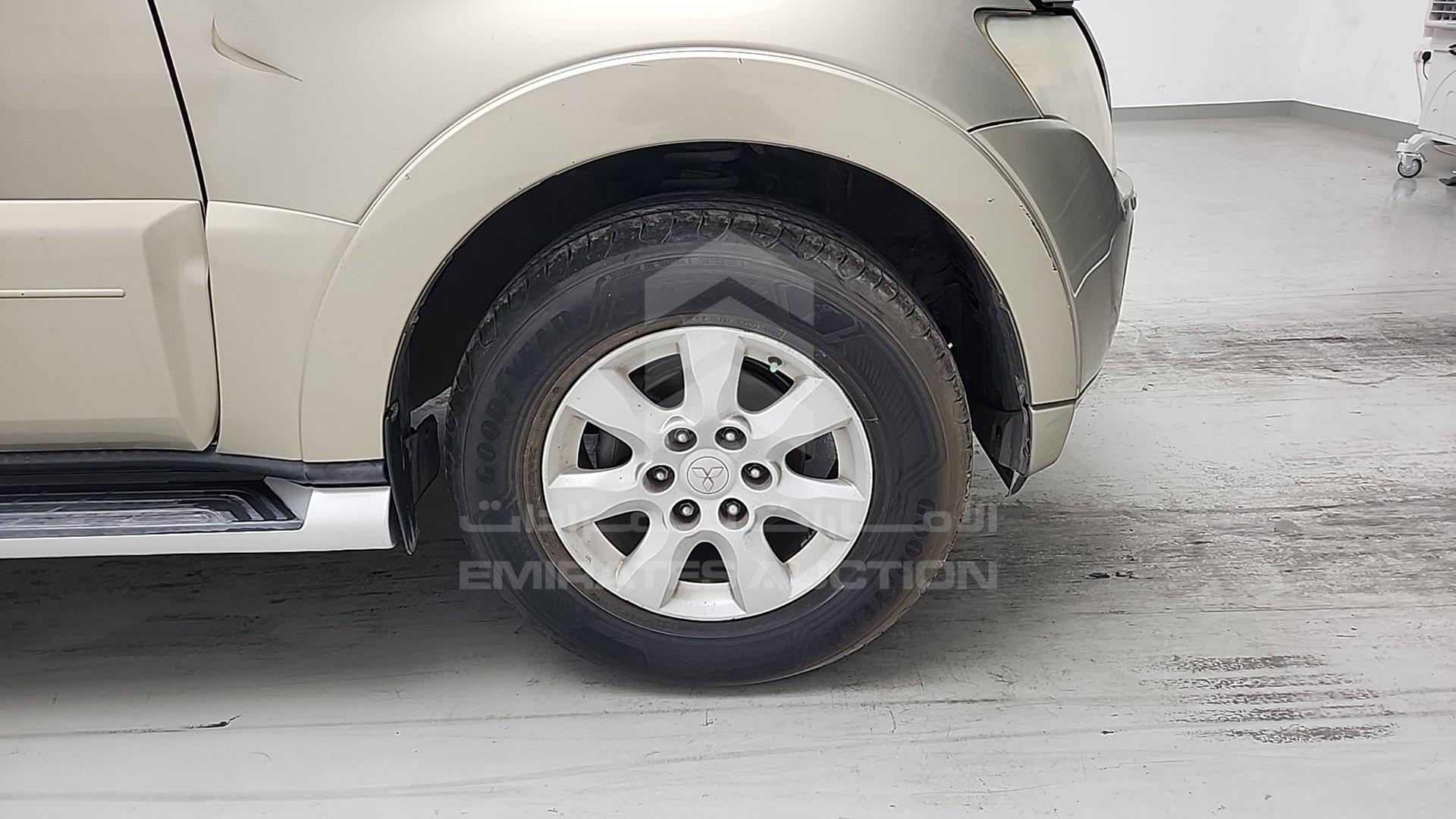 2011 MITSUBISHI PAJERO VIN: JMYLRV95WBJ706502