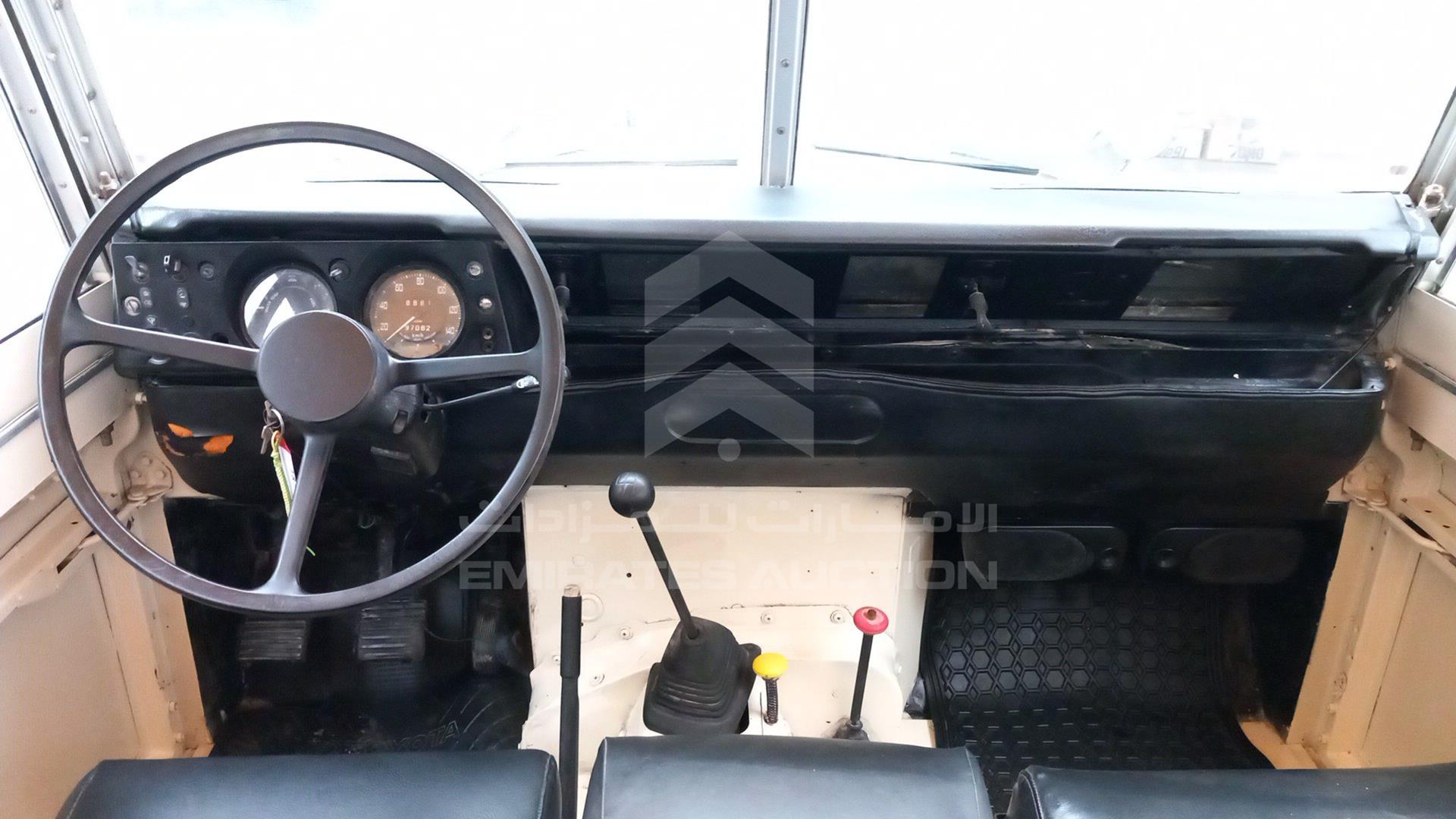 1982 LAND ROVER --- VIN: SALLBABH2AA128907