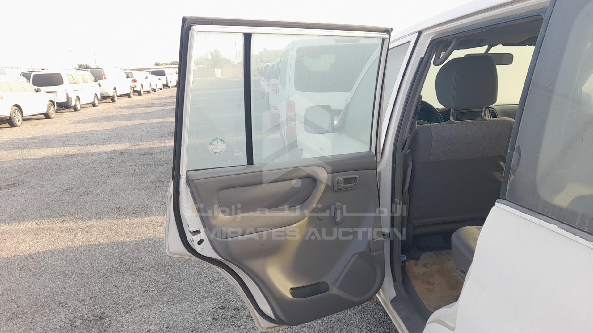 2007 TOYOTA LAND CRUISER VIN: JTGHJ01J273011004