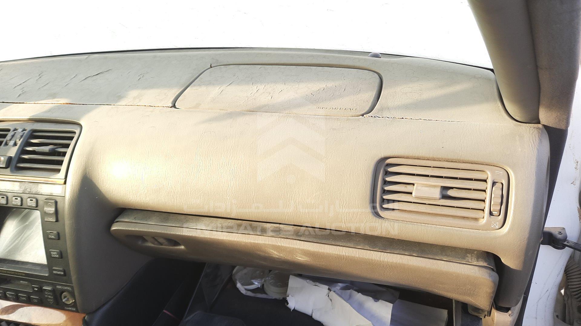 1998 LEXUS LS400 VIN: JT8BH28F0W0115646