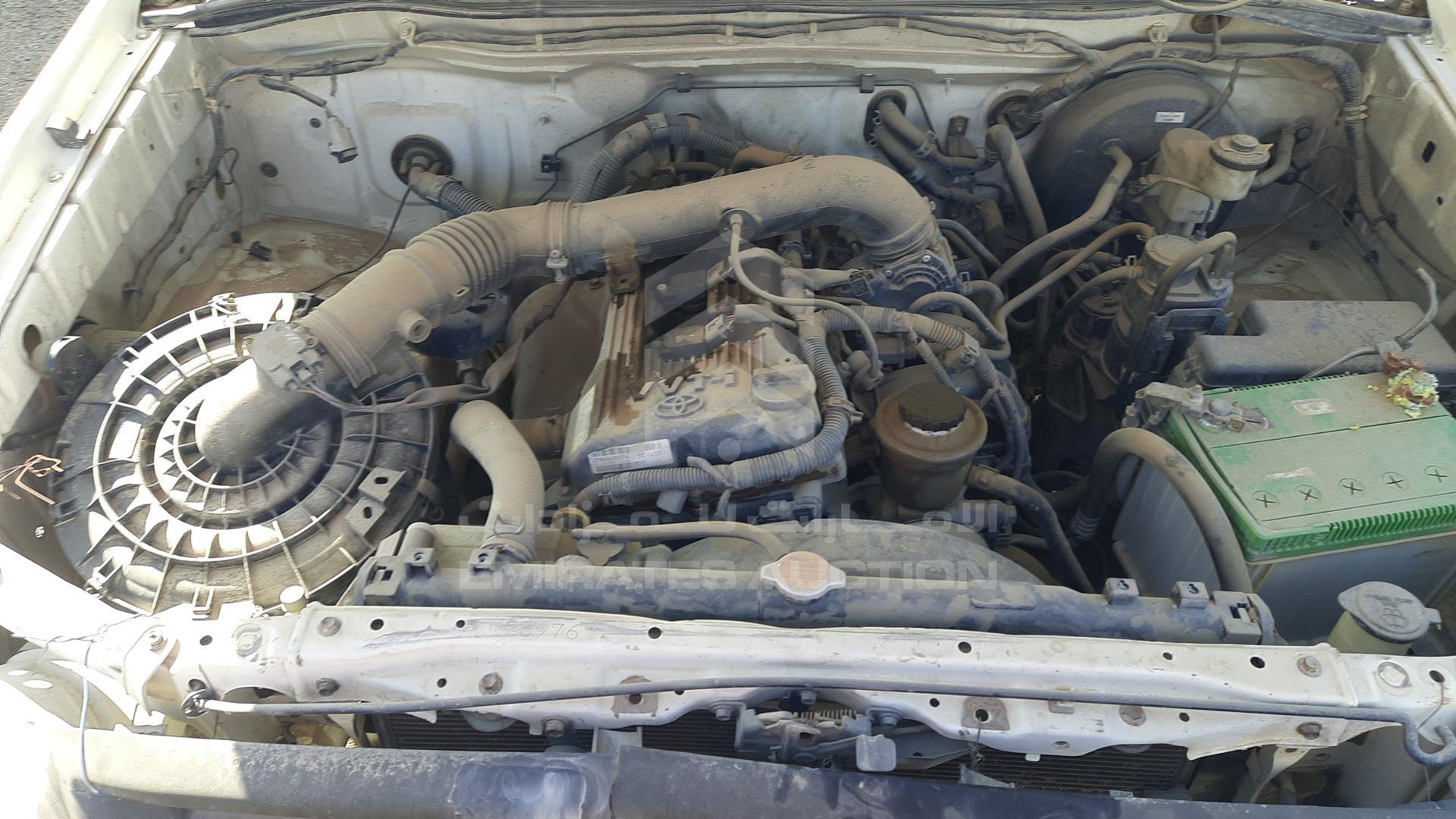 2008 TOYOTA HILUX VIN: MR0EX12G582014981