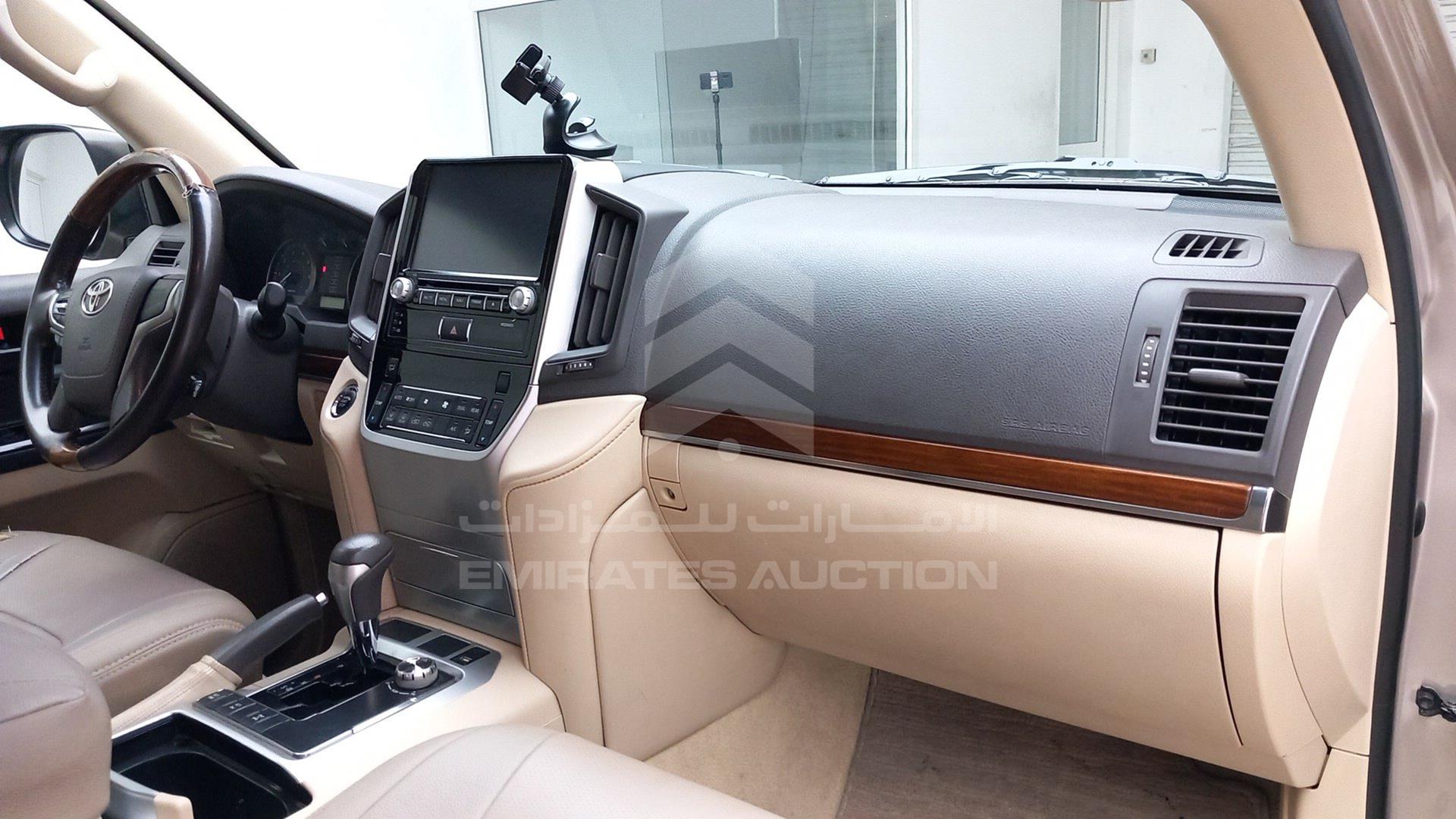 2016 TOYOTA LAND CRUISER VIN: JTMHU01JXG4126352