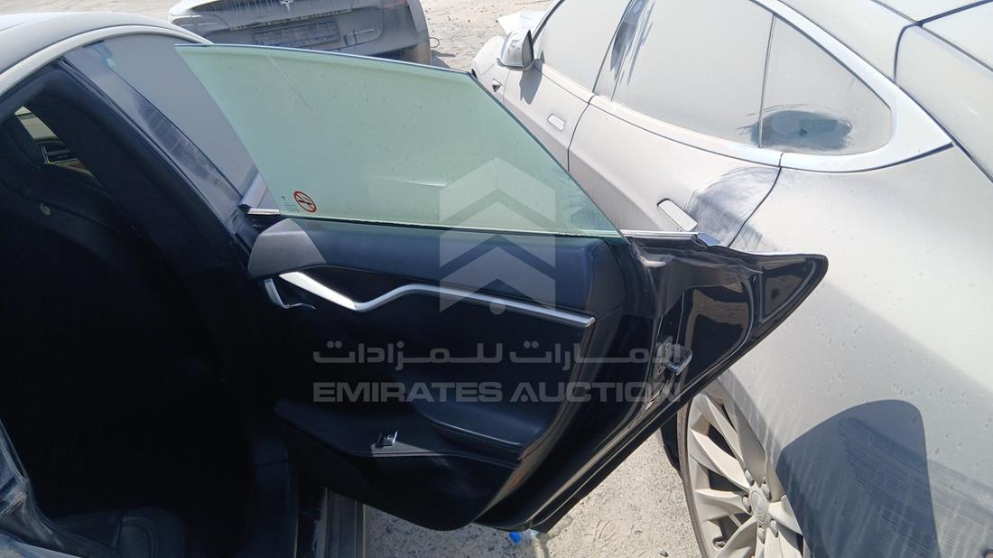 تيسلا موديل اس 2018 — الباب الخلفي الأيمن — صورة 22
