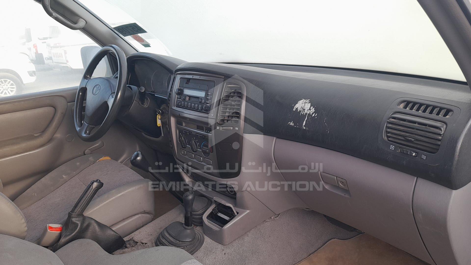 2007 TOYOTA LAND CRUISER VIN: JTGHJ01J273011004