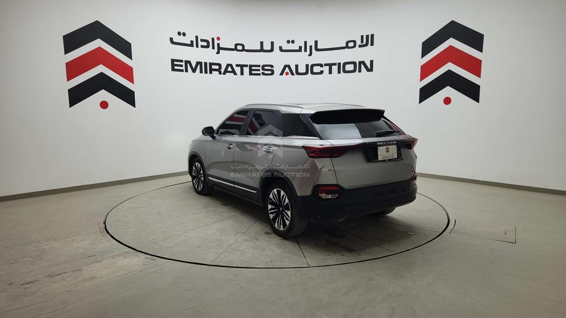بيستون T77 2026 — الزاوية الخلفية اليسرى — صورة 7