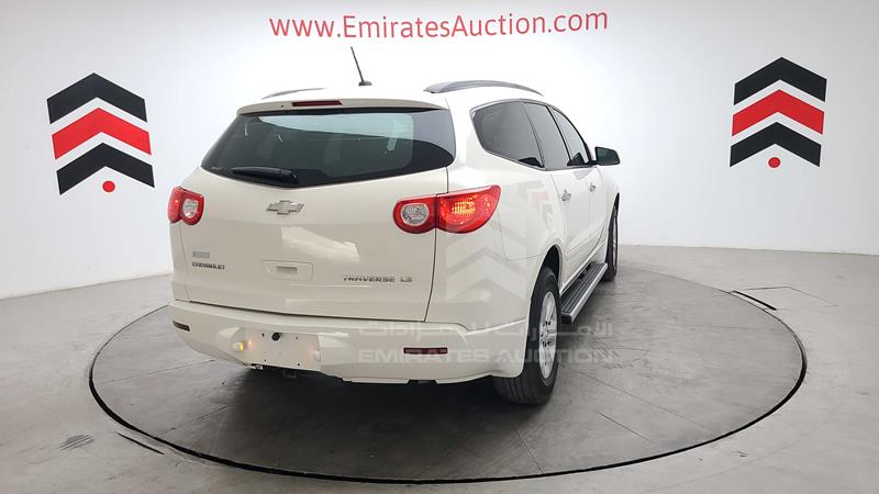 1GNKR8ED9CJ235432 Auction: EmiratesAuction Lot: 413741 1GNKR8ED9CJ235432 Chevrolet Traverse 2012 WHITE Photo 11