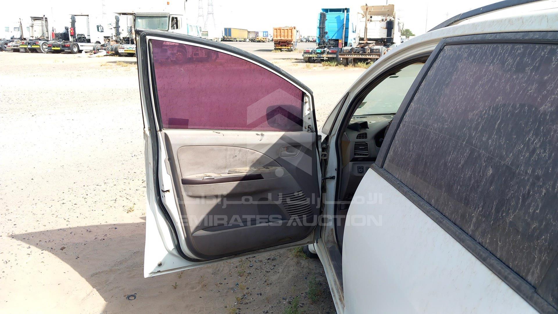 2005 MITSUBISHI GRANDIS VIN: JMYLRNA4W5Z703642