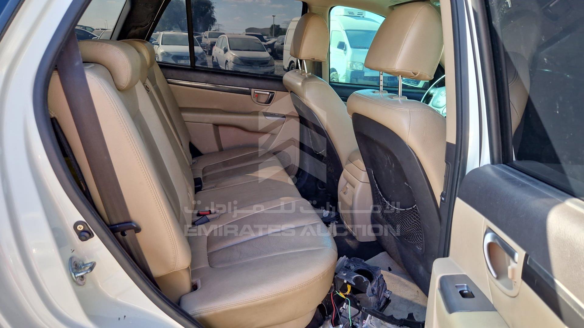 2011 HYUNDAI SANTA FE VIN: KMHSH81G6BU721605