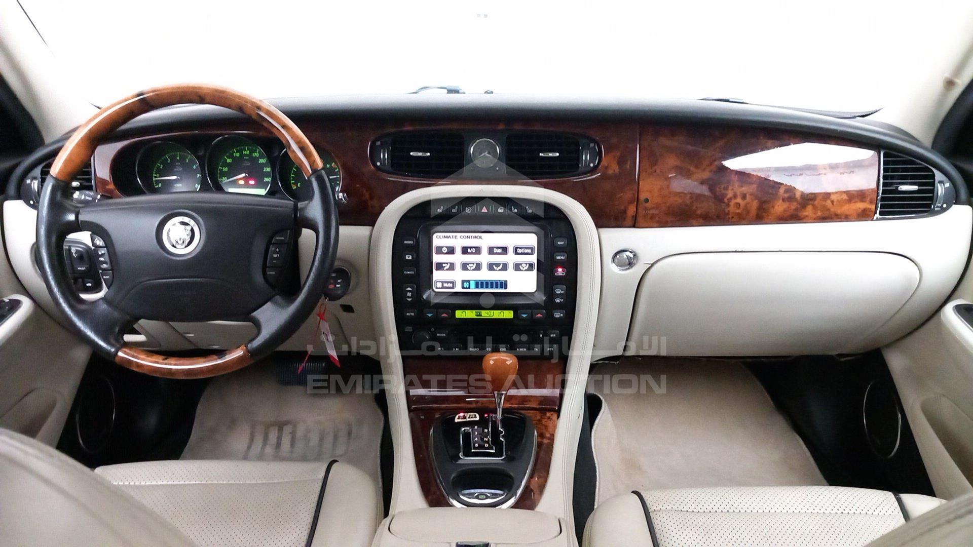 2008 JAGUAR X J 8 VIN: SAJAA89F58SH25430