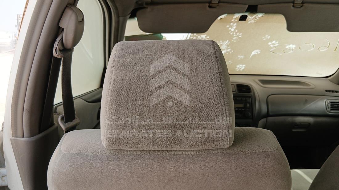 مازدا 323 2003 — زاوية الراكب الخلفي اليسرى — صورة 17