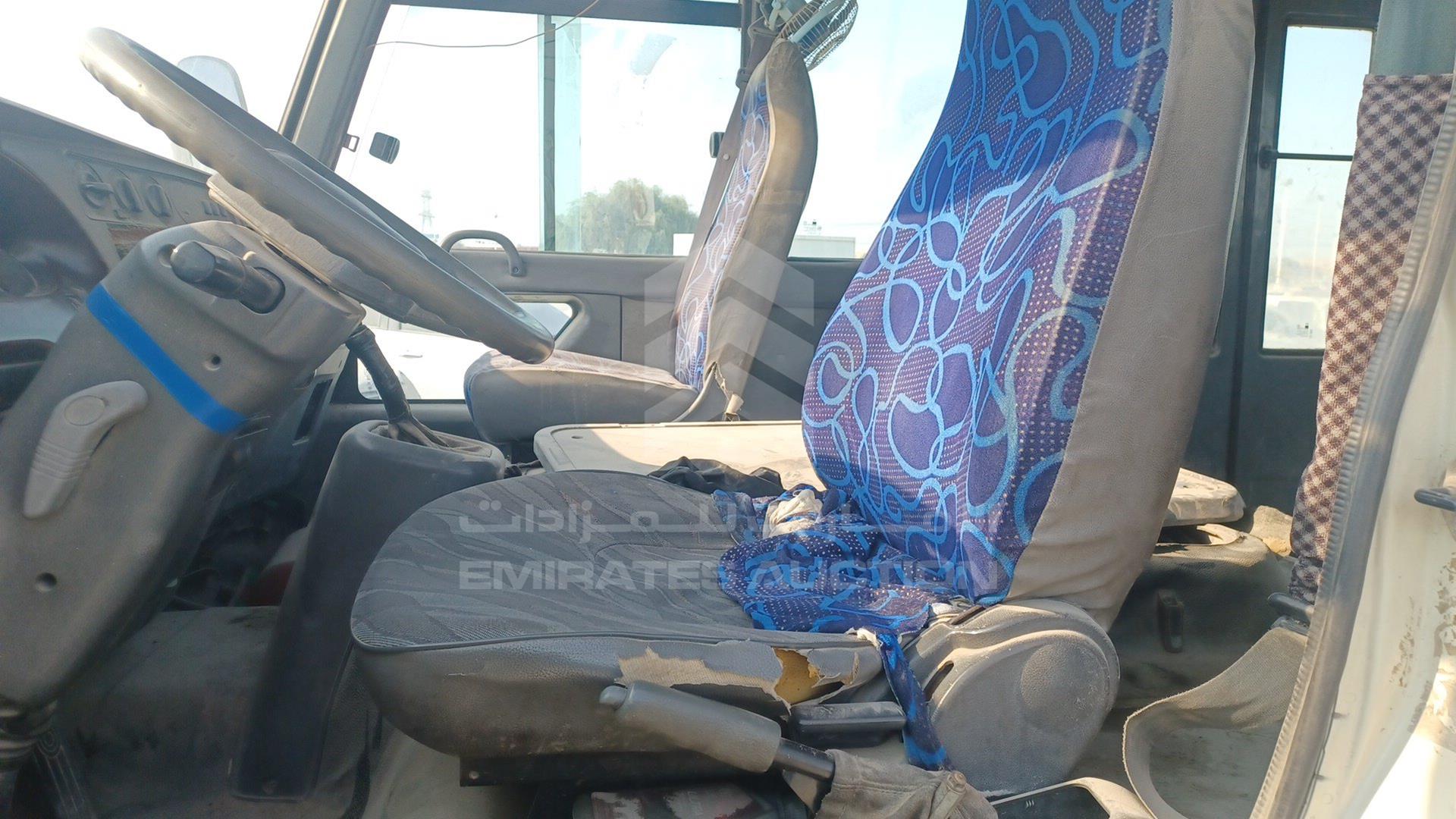 2011 HYUNDAI COUNTY VIN: KMJHG17C1BC050826