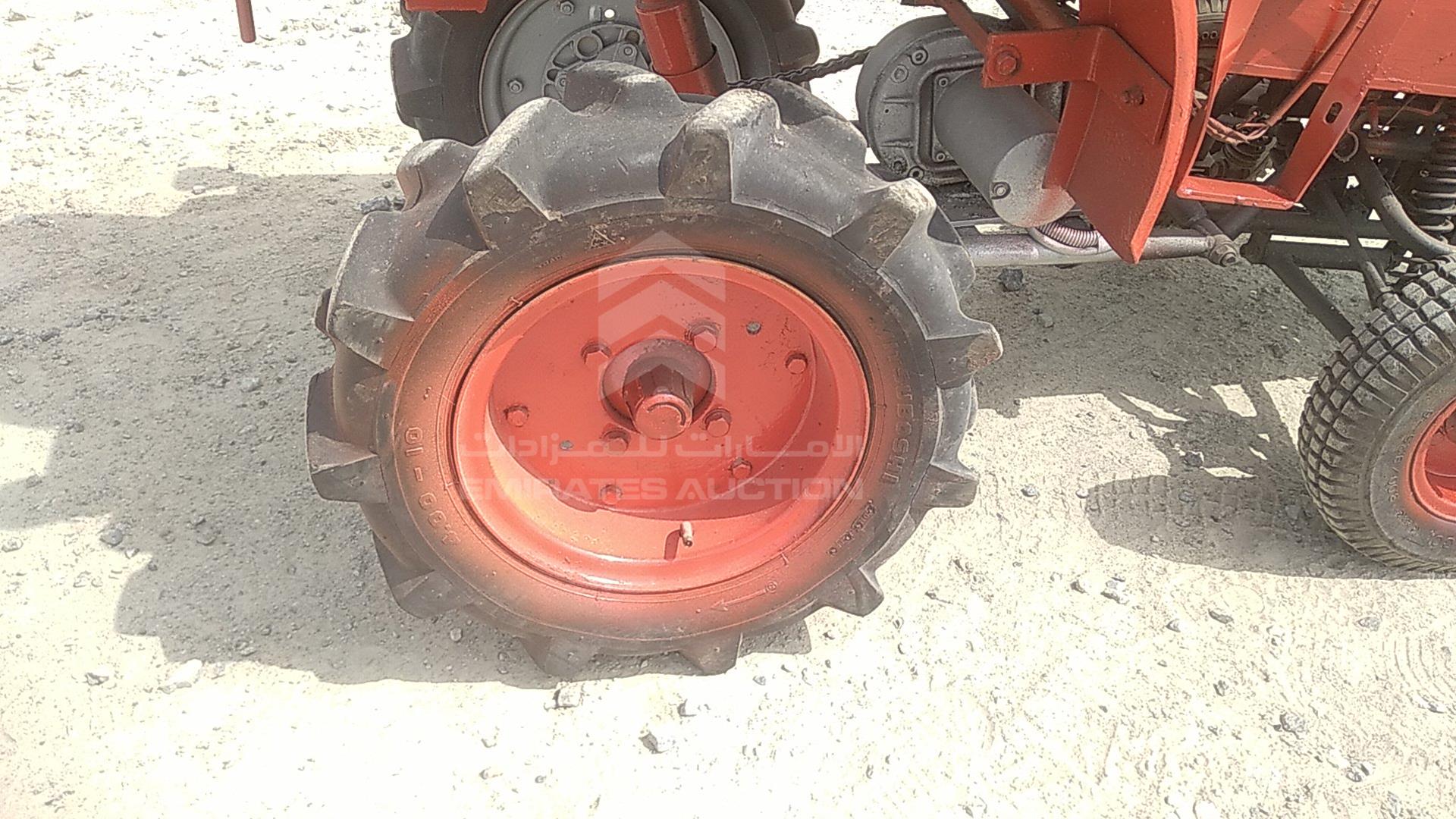 0 TRACTOR --- VIN: 2FMDK4KC4CBA27842