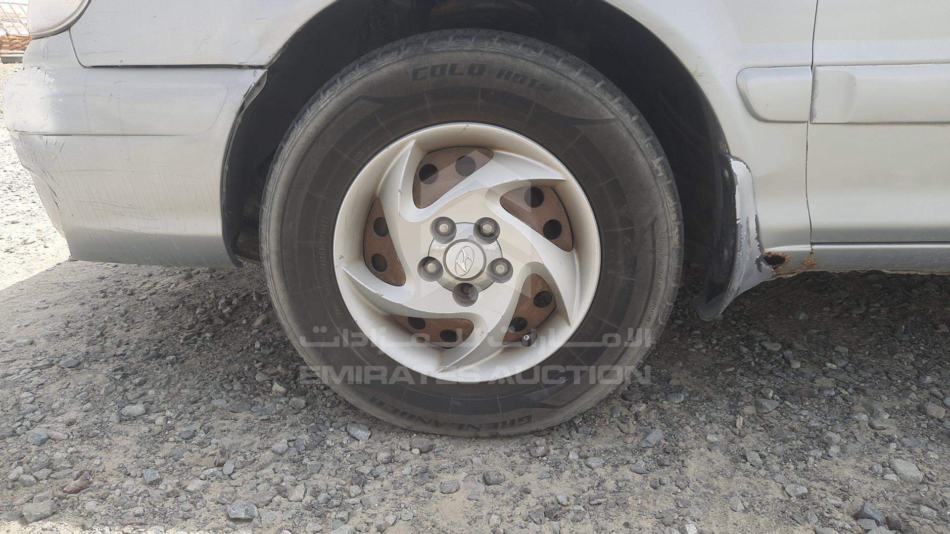 2006 HYUNDAI TRAJET VIN: KMHMG81CX6U277143