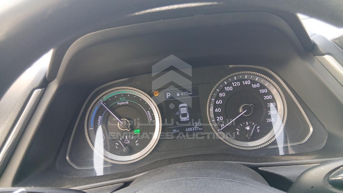 2021 Hyundai Sonata Hybrid — Speedometer & RPM Gauges — Photo 15