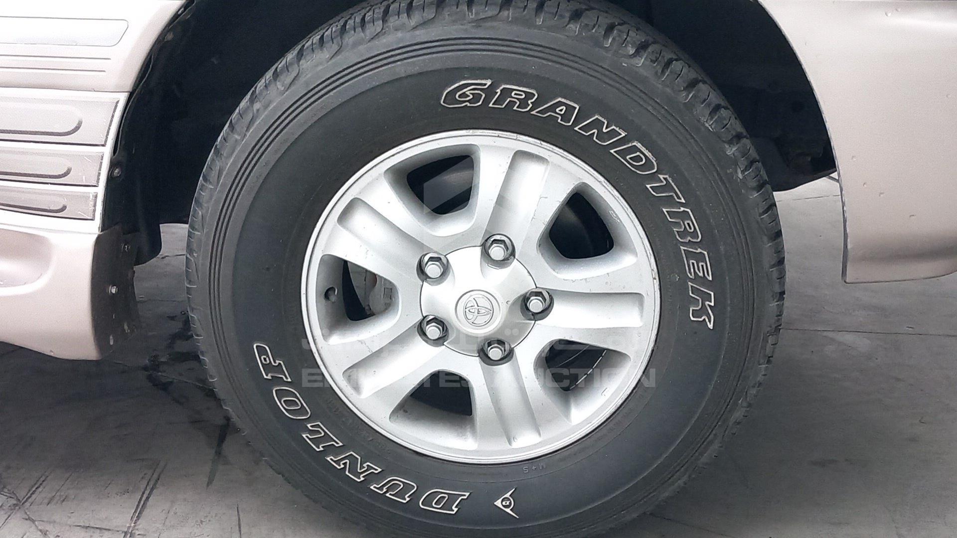 2004 TOYOTA LAND CRUISER VIN: JTEHT05J442060123