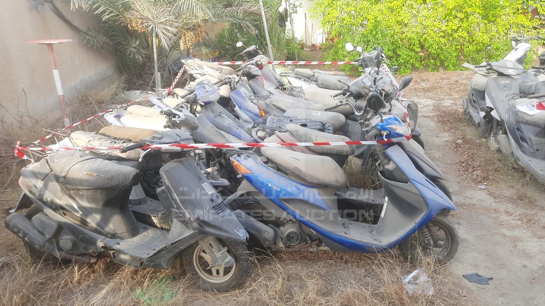 21 Scooters - Scrap without document — Front Right Angle — Photo 26