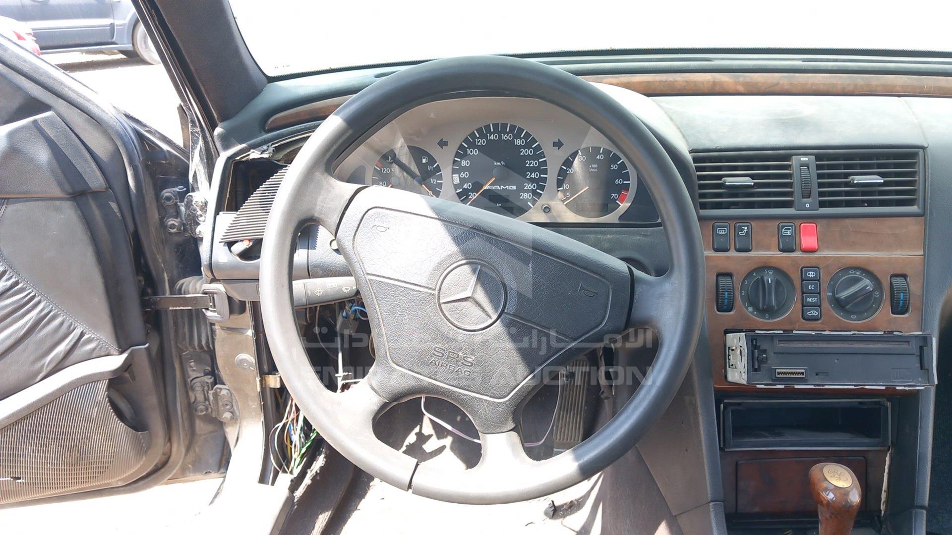 1998 MERCEDES 36 C VIN: WDB2020281F293704