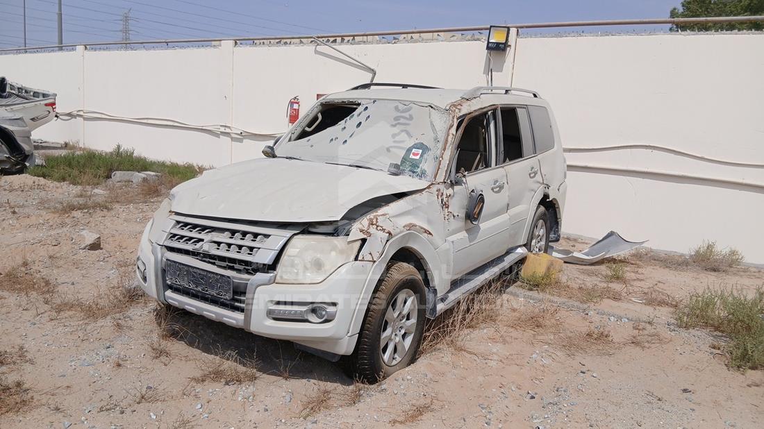 2017 Mitsubishi Pajero — Front Left Angle — Photo 4