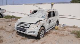 2017 Mitsubishi Pajero — Front Left Angle — Photo 4 — Thumbnail