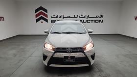 تويوتا ياريس 2016 — الزاوية الأمامية بالكامل — صورة 1 — صورة مصغرة