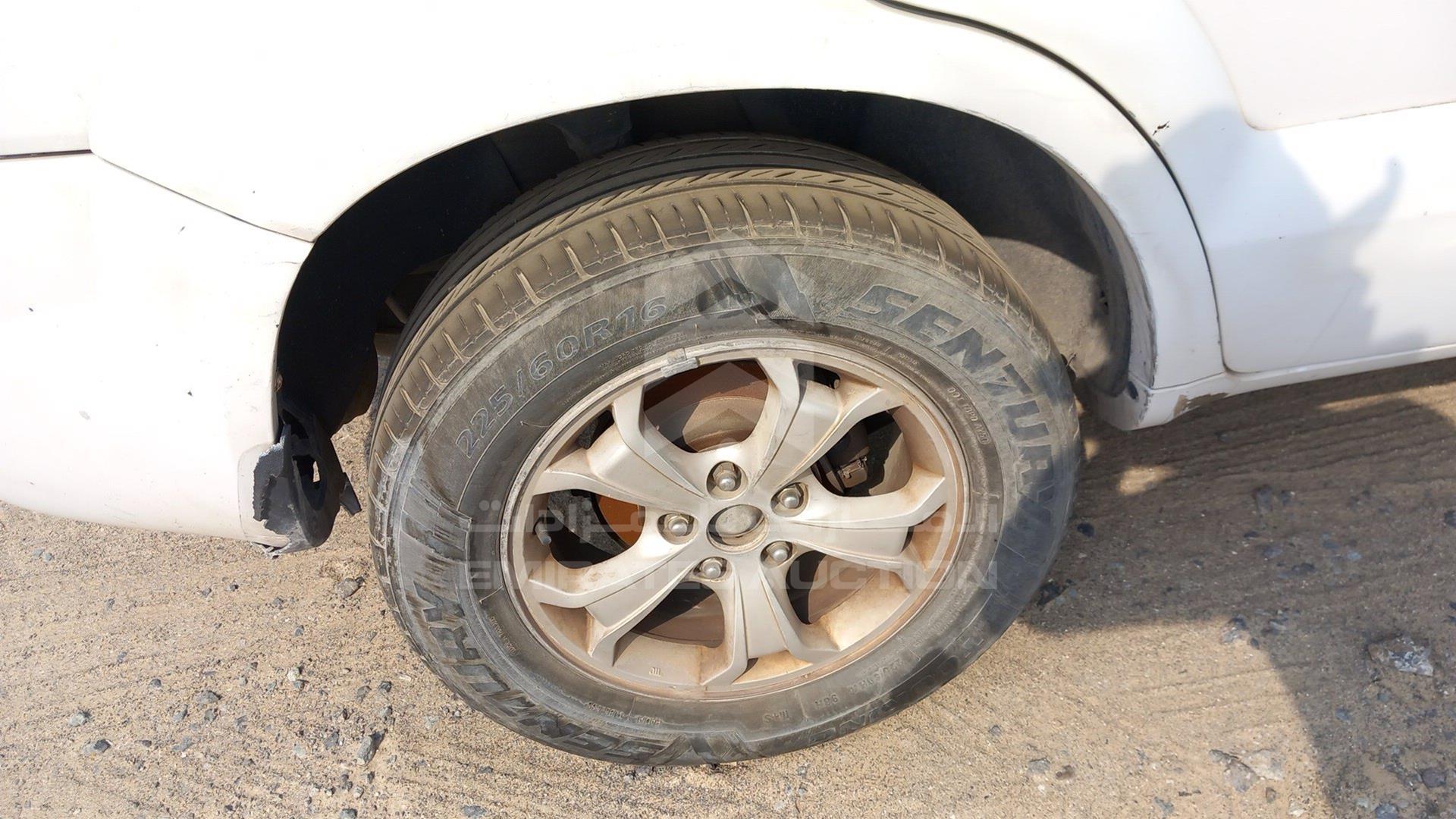 2009 HYUNDAI TUCSON VIN: KMHJM81B19U945936
