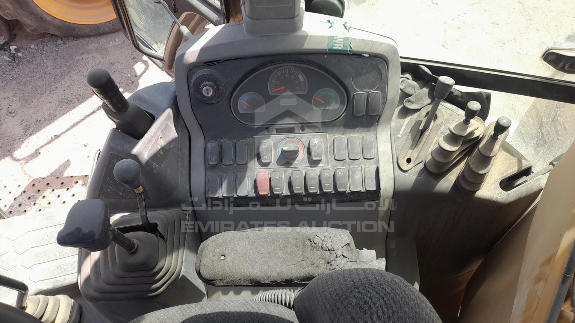 2015 CATERPILLAR 422F VIN: CAT0422FALYF00157