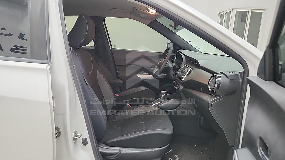 2019 Nissan Kicks — Front Right Passenger Seat View — Photo 28
