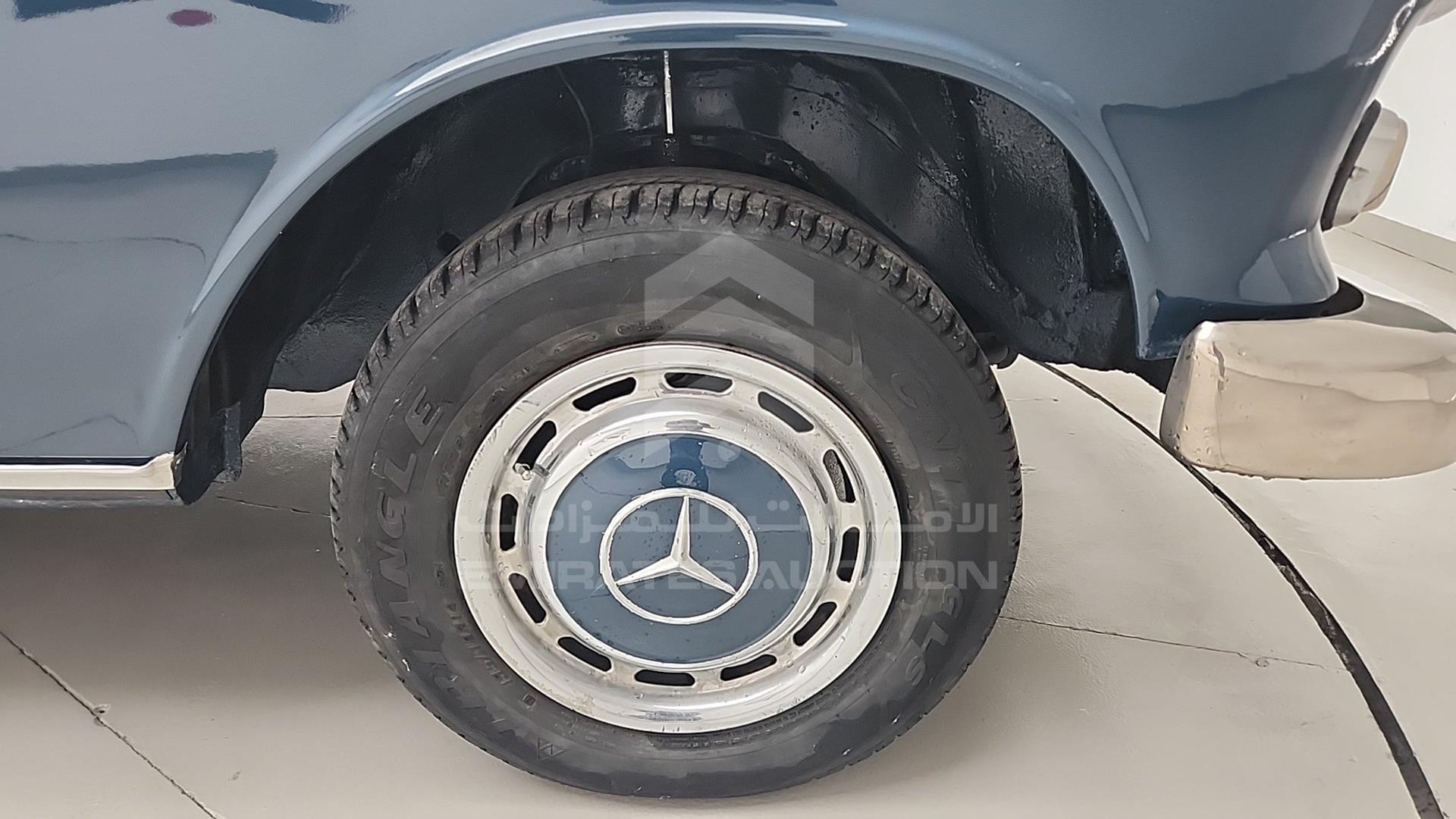 1965 MERCEDES 200 VIN: 11001010113782