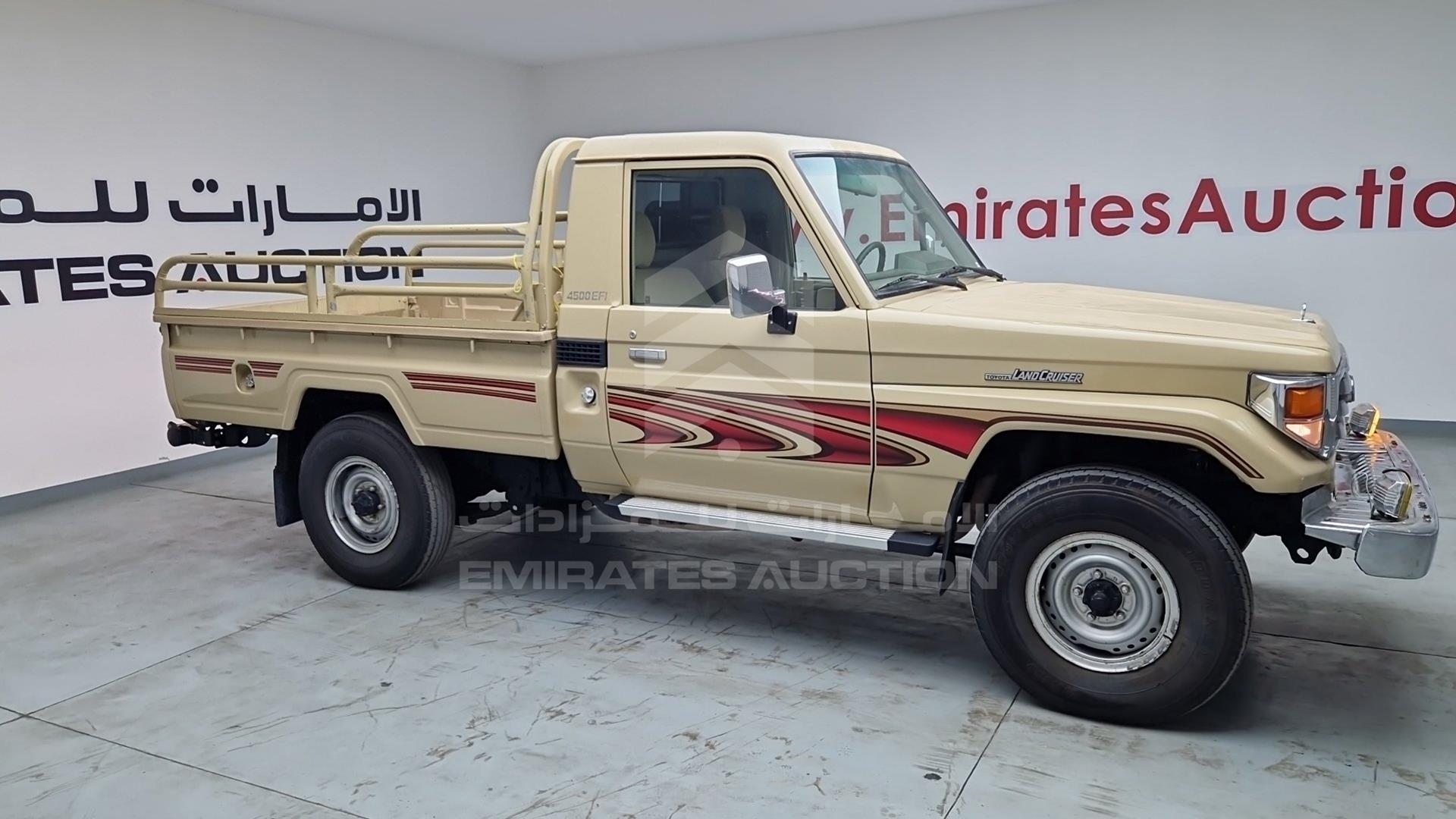 2006 TOYOTA LAND CRUISER VIN: JTFLJ71J168010726