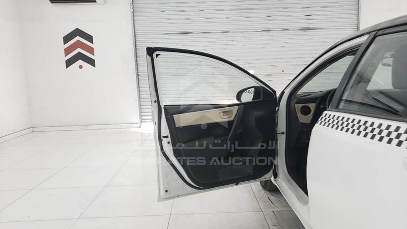RKLBB9HE8J5212787 Auction: EmiratesAuction Lot: 404125 RKLBB9HE8J5212787 Toyota Corolla 2018 WHITE Photo 10