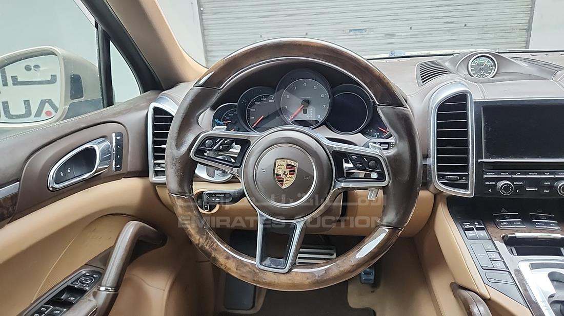 2016 Porsche Cayenne — Steering & Mounted Controls — Photo 13