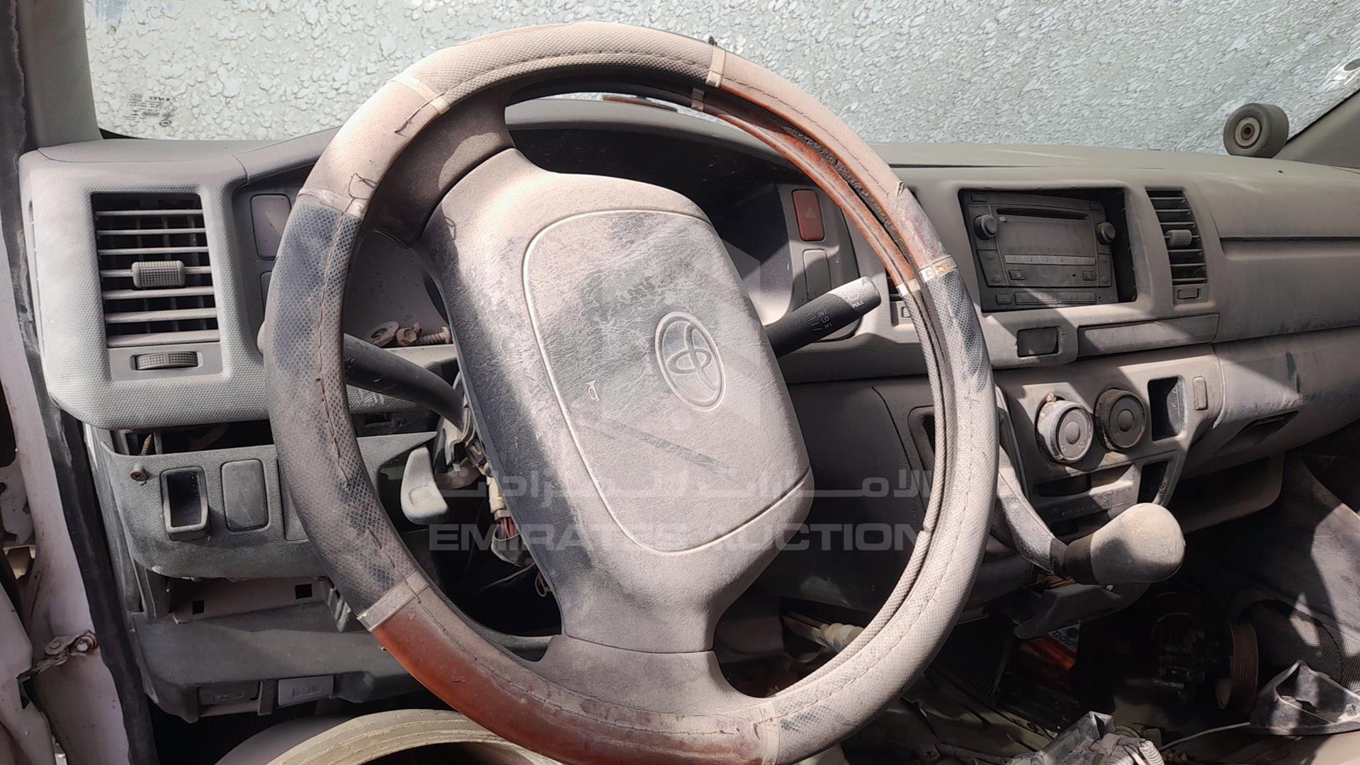 2005 TOYOTA HIACE VIN: JTFHX02PX50002331