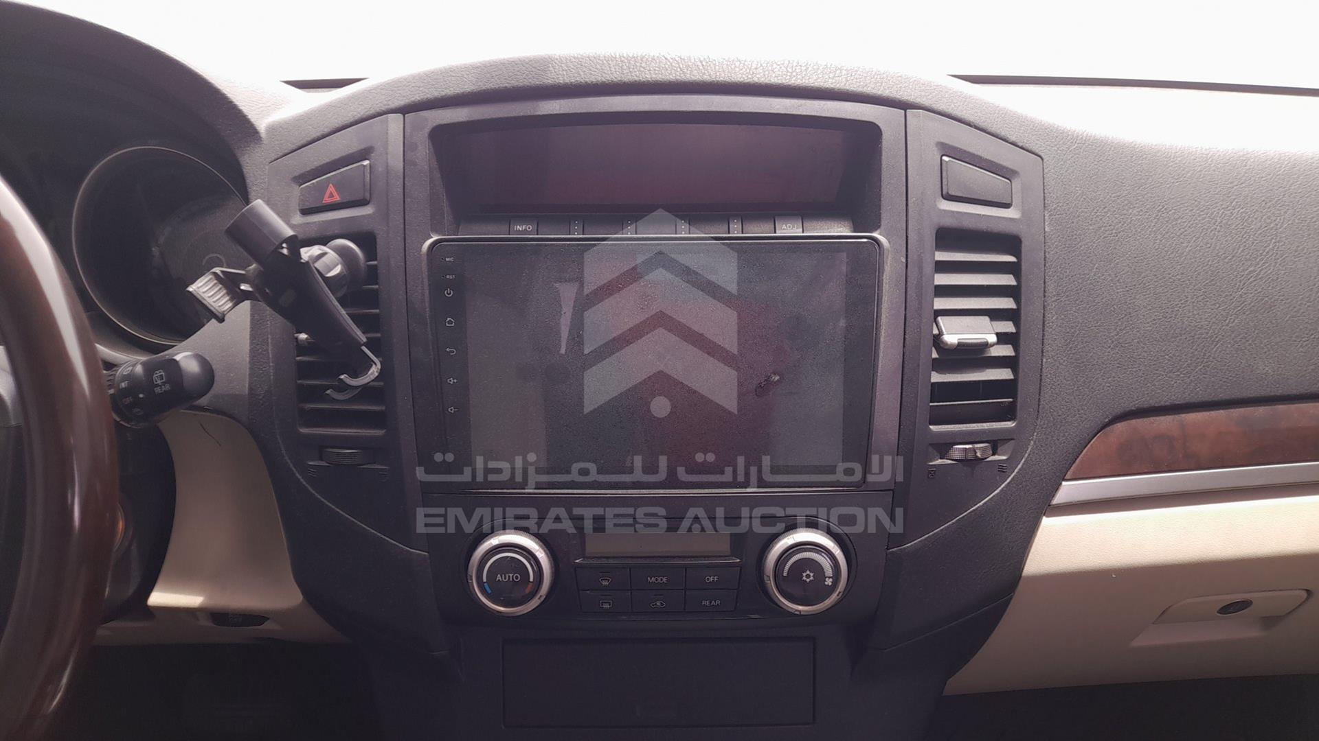 2010 MITSUBISHI PAJERO VIN: JMYLRV95WAJ711426