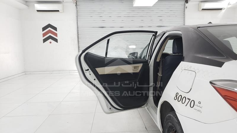 RKLBB9HE8H5198951 Auction: EmiratesAuction Lot: 404127 RKLBB9HE8H5198951 Toyota Corolla 2017 WHITE Photo 18