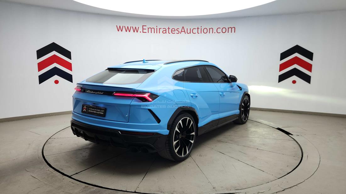 2021 Lamborghini Urus — Rear Right Angle — Photo 11