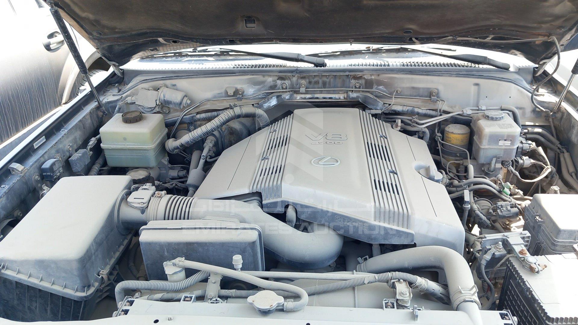 2003 LEXUS LX 470 VIN: JTJHT00W833532353