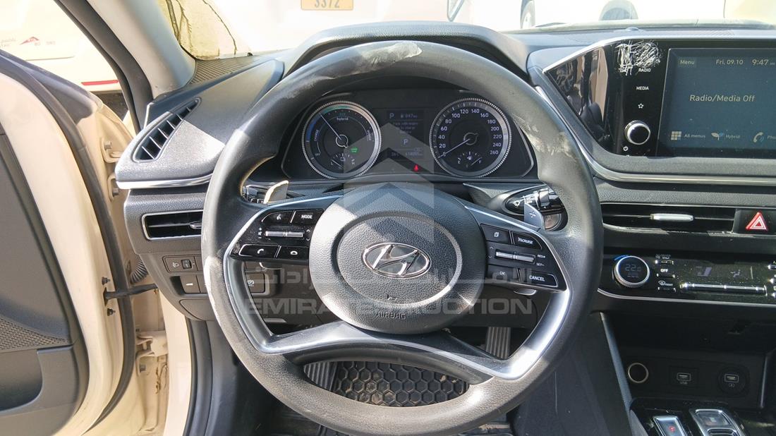 2021 Hyundai Sonata Hybrid — Steering & Mounted Controls — Photo 14