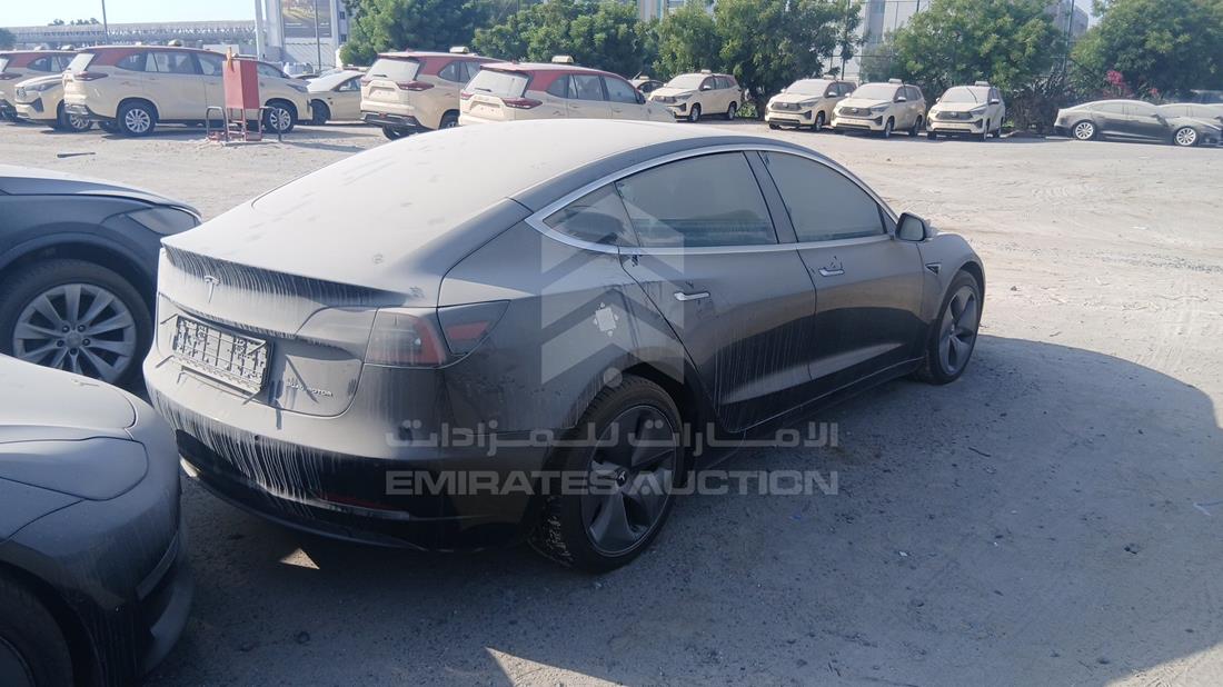 تيسلا موديل 3 2020 — الزاوية الخلفية اليمنى — صورة 9