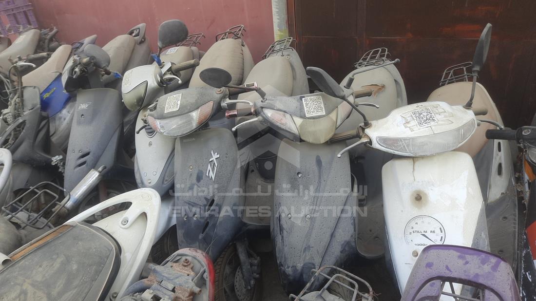 21 Scooters - Scrap without document — Rear Right Passenger View — Photo 8