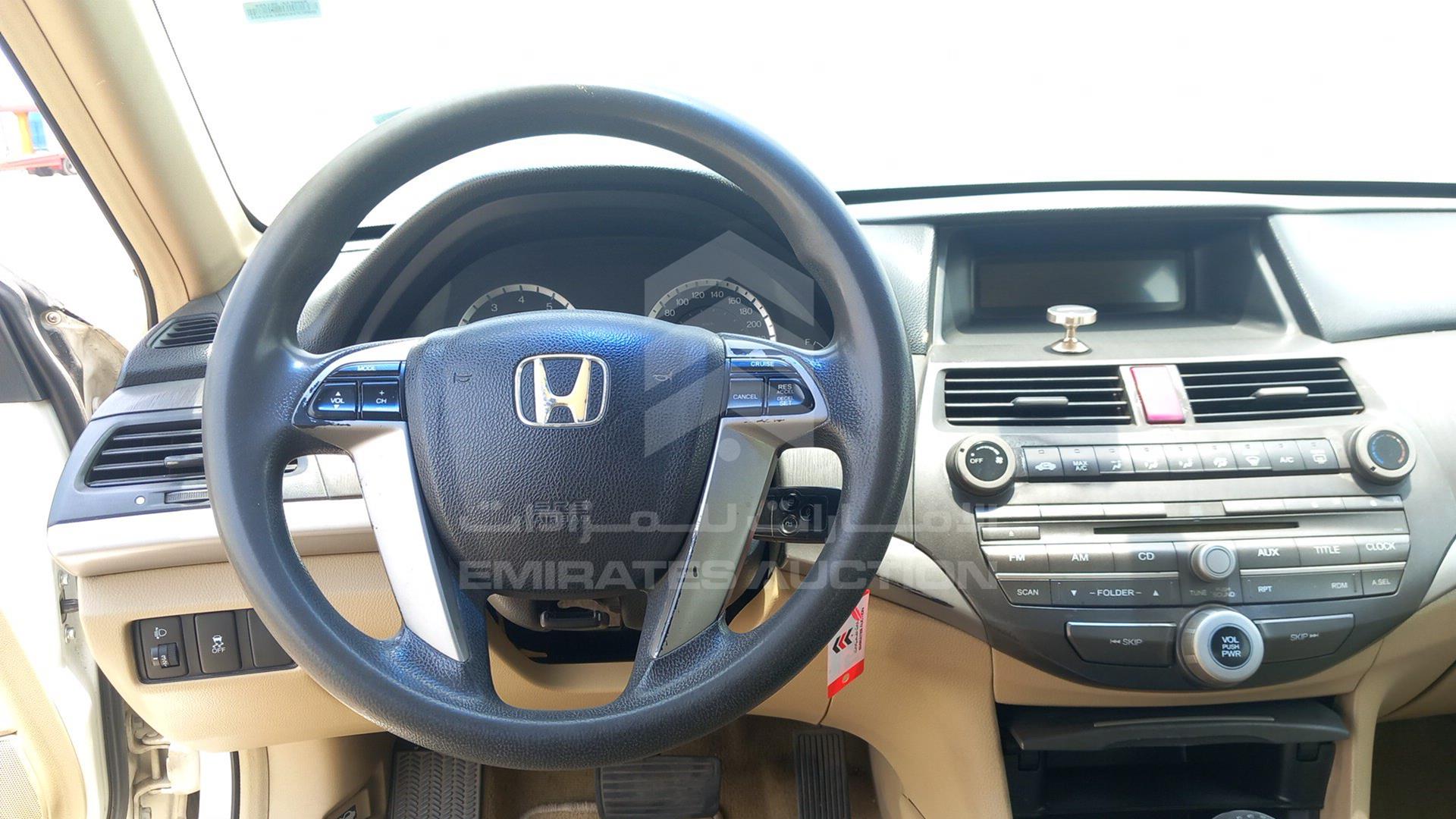 2011 HONDA ACCORD VIN: JHMCP2639BC402461