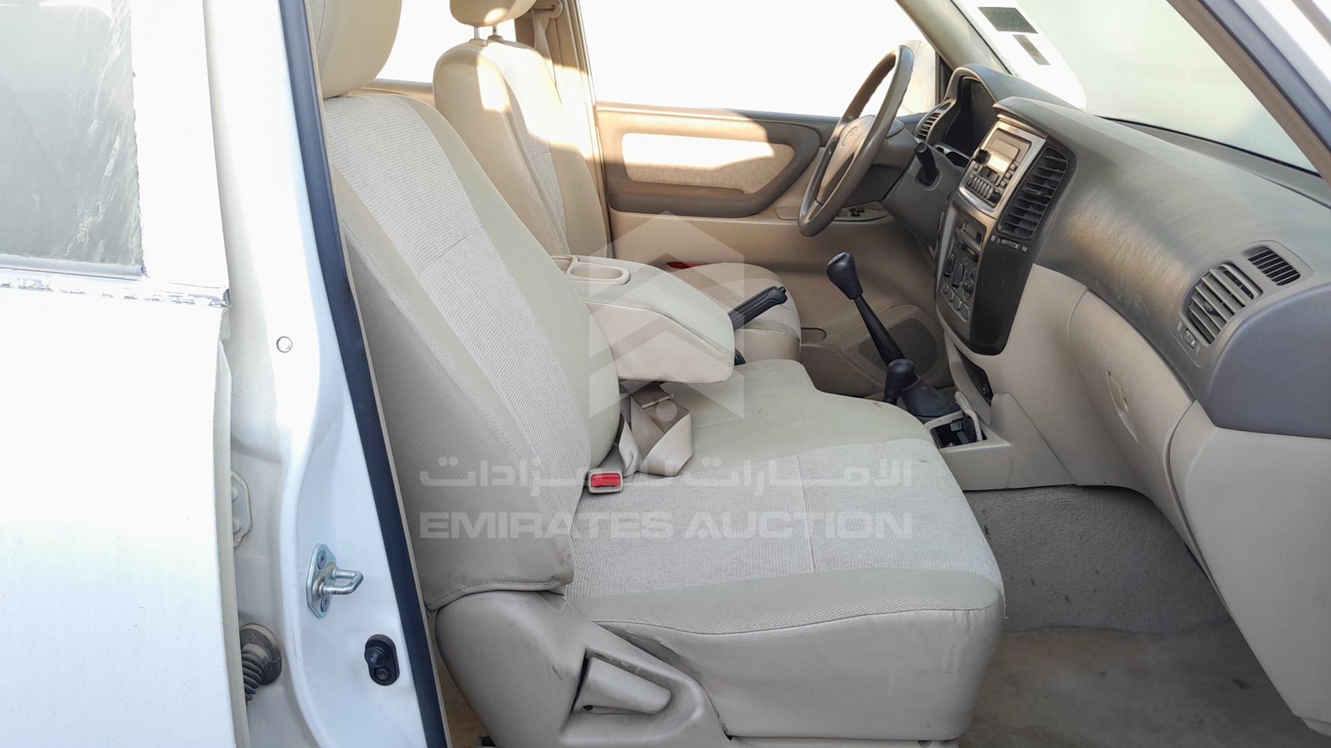 2007 TOYOTA LAND CRUISER VIN: JTGHJ09J377006875