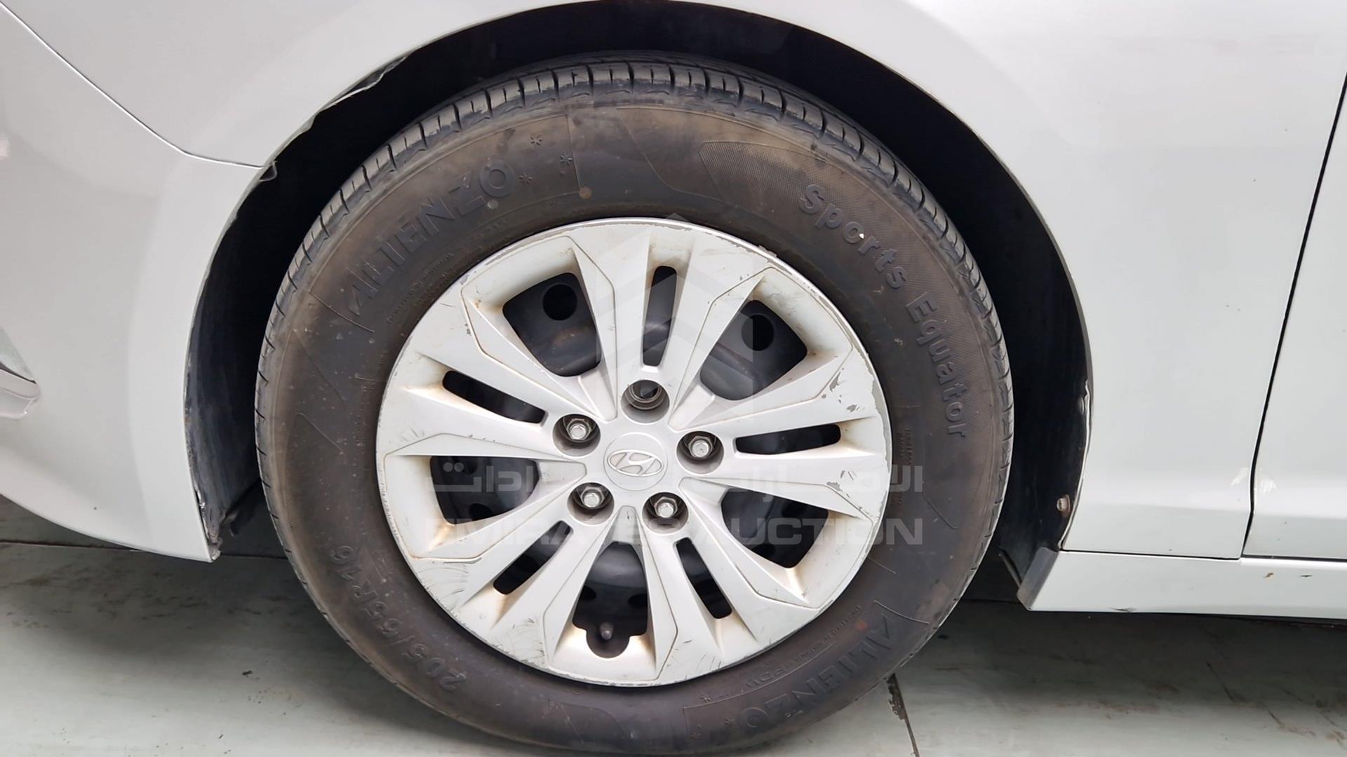 2016 HYUNDAI SONATA VIN: KMHE241G9GA207828