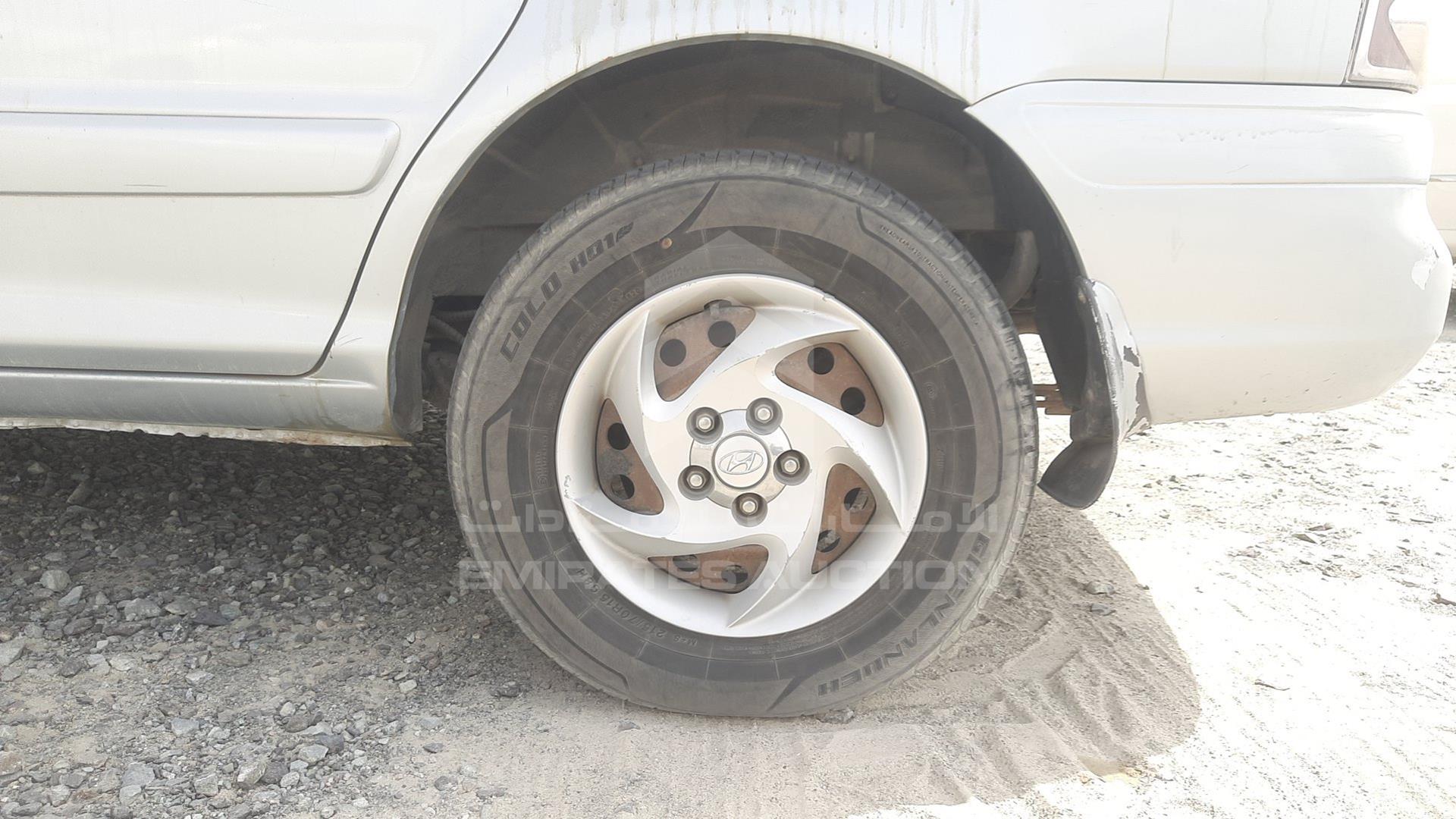 2006 HYUNDAI TRAJET VIN: KMHMG81CX6U277143